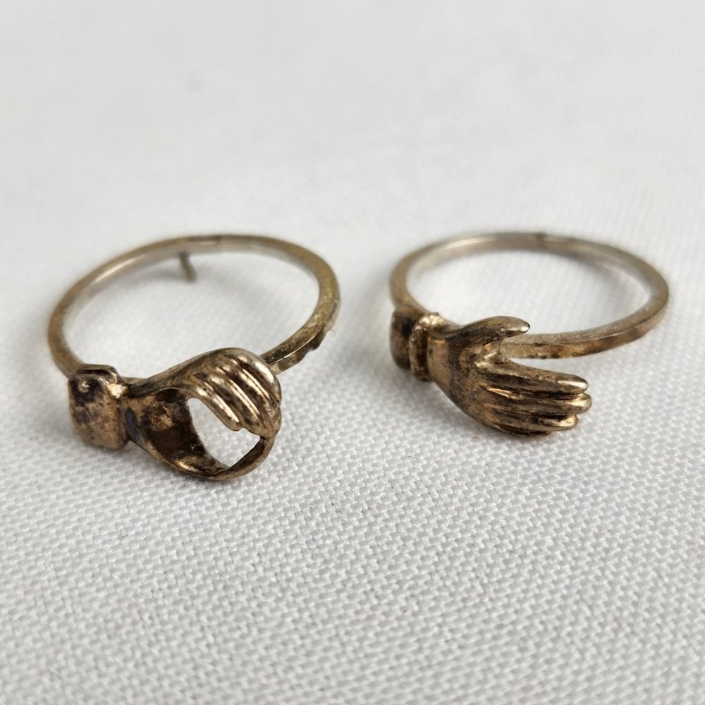 Vintage Silver His And Hers Holding Hands Ring - Picture 7 of 9